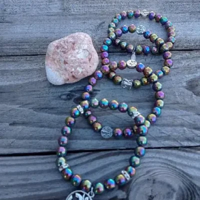 quatre bracelets en perles d'hematite rainbow